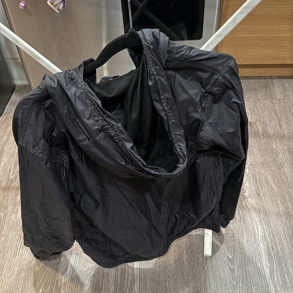 Volcom Wind Breaker - Picture 2 of 3